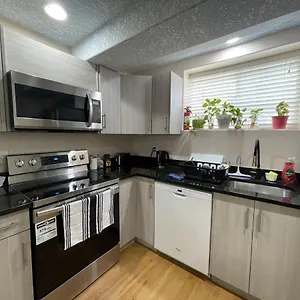 https://luxary-lower-level-apartment-in-nw-calgary-ab-close-to-banff.calgaryhotelsearch.com
