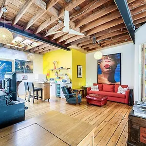 https://unique-above-garage-loft.hotelstorontoontario.org