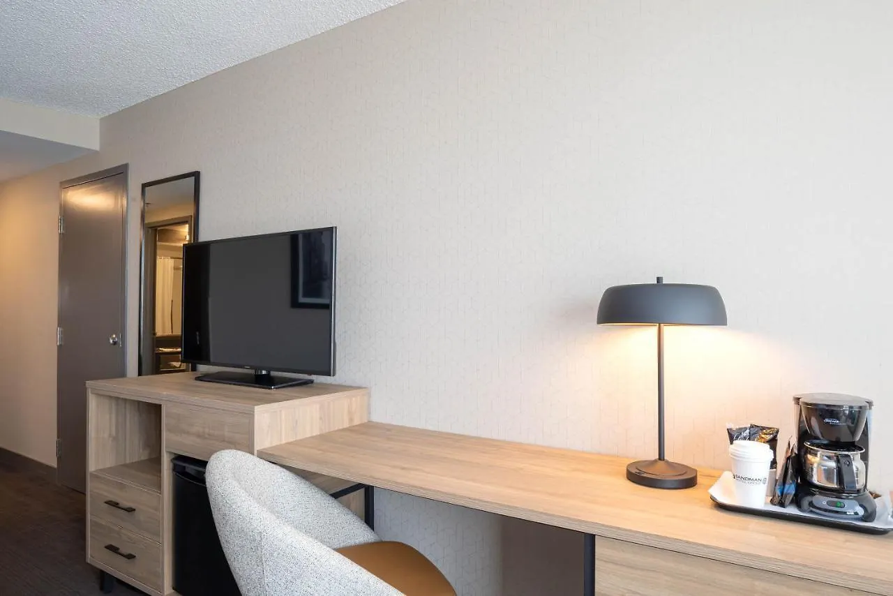 Sandman Hotel Montreal - Longueuil 3*,