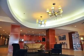 Sandman Hotel Montreal - Longueuil 3*,